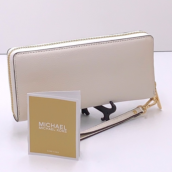 MICHAEL KORS LARGE TRAVEL CONTINENTAL WRISTLET WALLET OPTIC WHITE COLOR - Picture 4 of 16